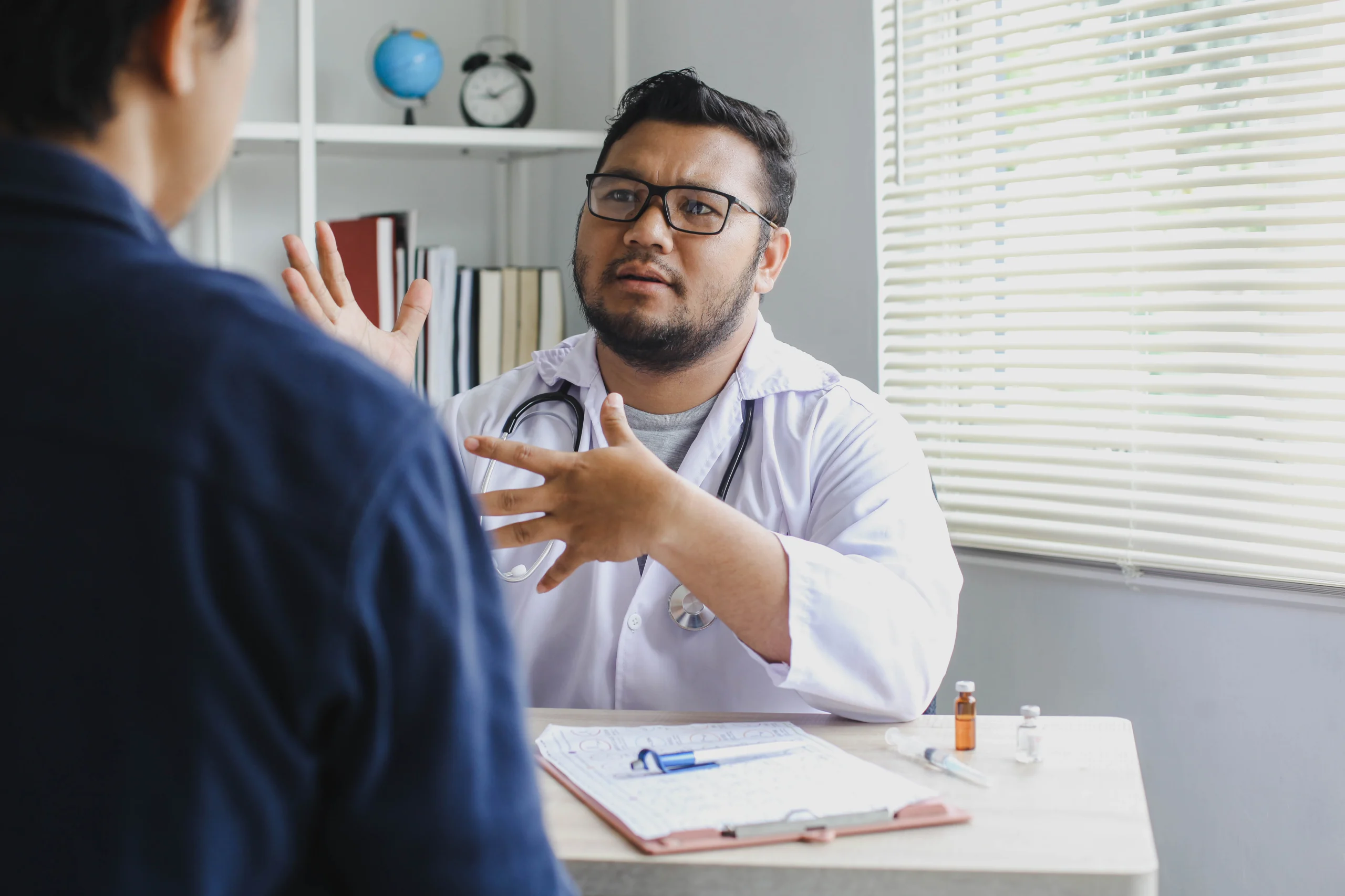 doctor talking to patient about dilaudid